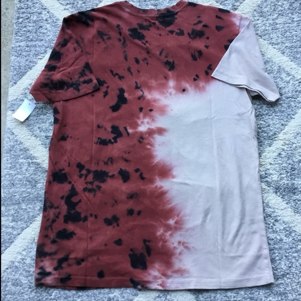 NWT HHN 2025 Fallout Graphic V-Neck Tee, Sz M - Picture 3 of 5